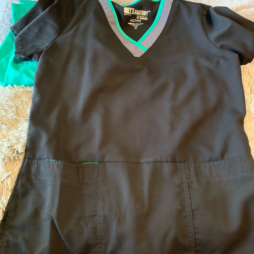 Scrub set